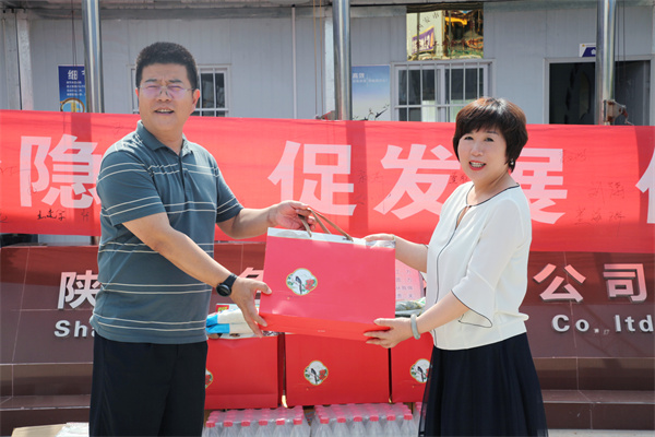 有色西勘院總經(jīng)理常禮安一行赴公司西安市城建檔案館項(xiàng)目調(diào)研指導(dǎo)工作并慰問(wèn)一線職工