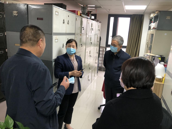 公司領(lǐng)導(dǎo)段曉峰一行赴陜建機施集團開展檔案管理工作學(xué)習(xí)交流 